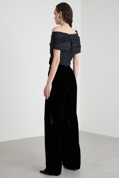 Tuta in microfaille e velluto