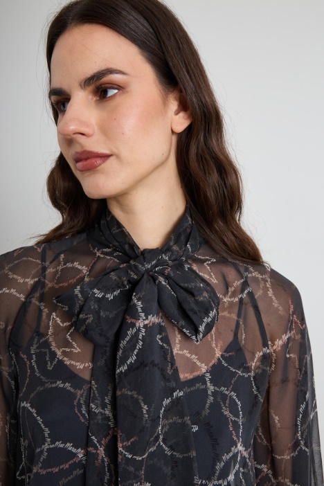 Blusa in georgette con foulard