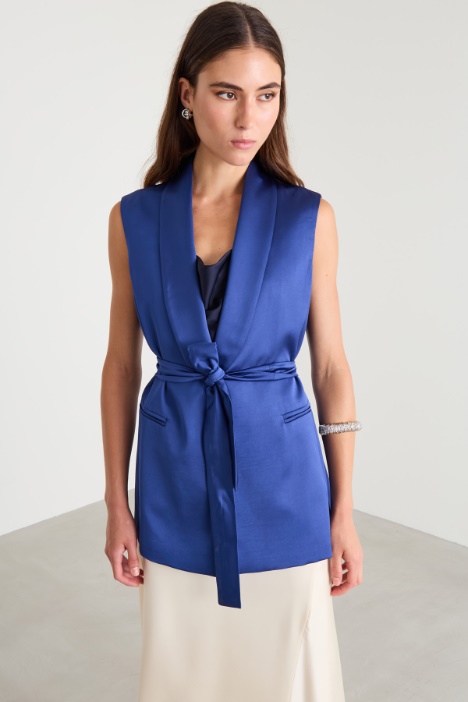 Satin gilet with sash Intrend