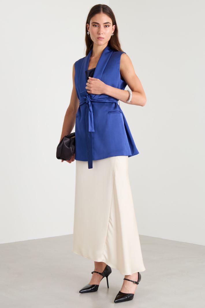 Satin gilet with sash Intrend - 3