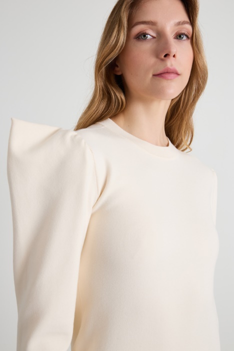 Abito con maniche a sbuffo