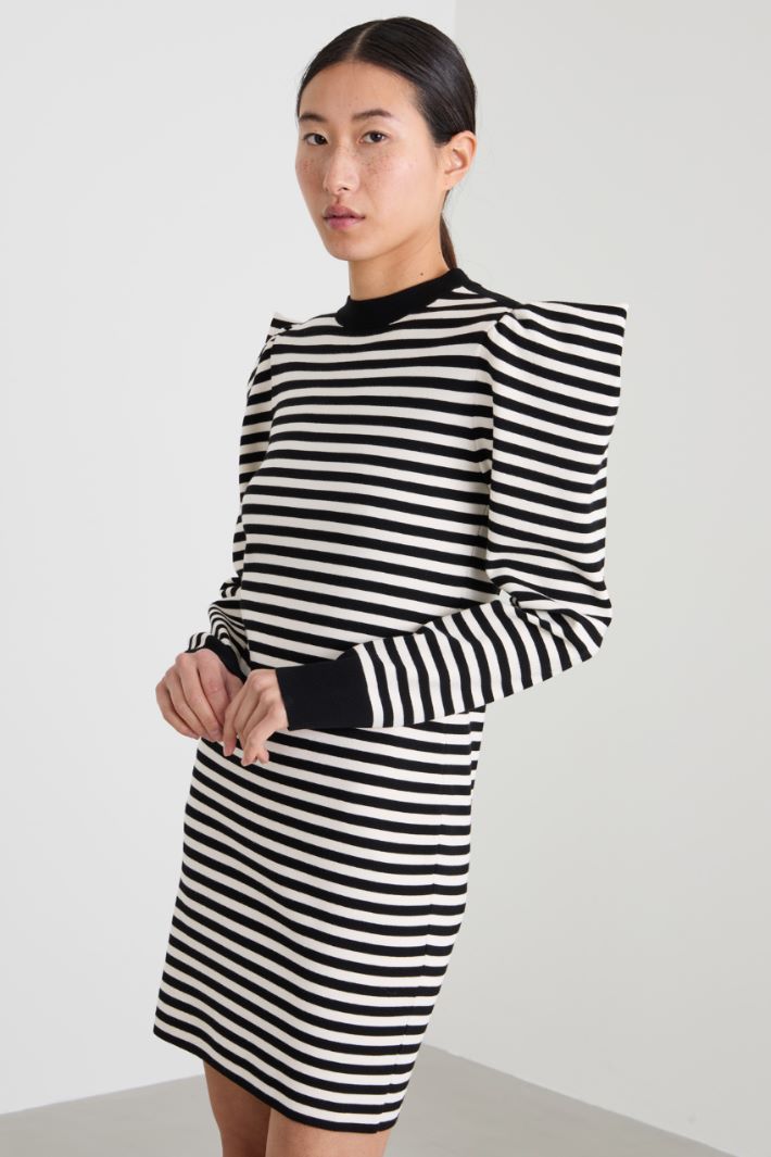 Puff sleeve dress Intrend - 2