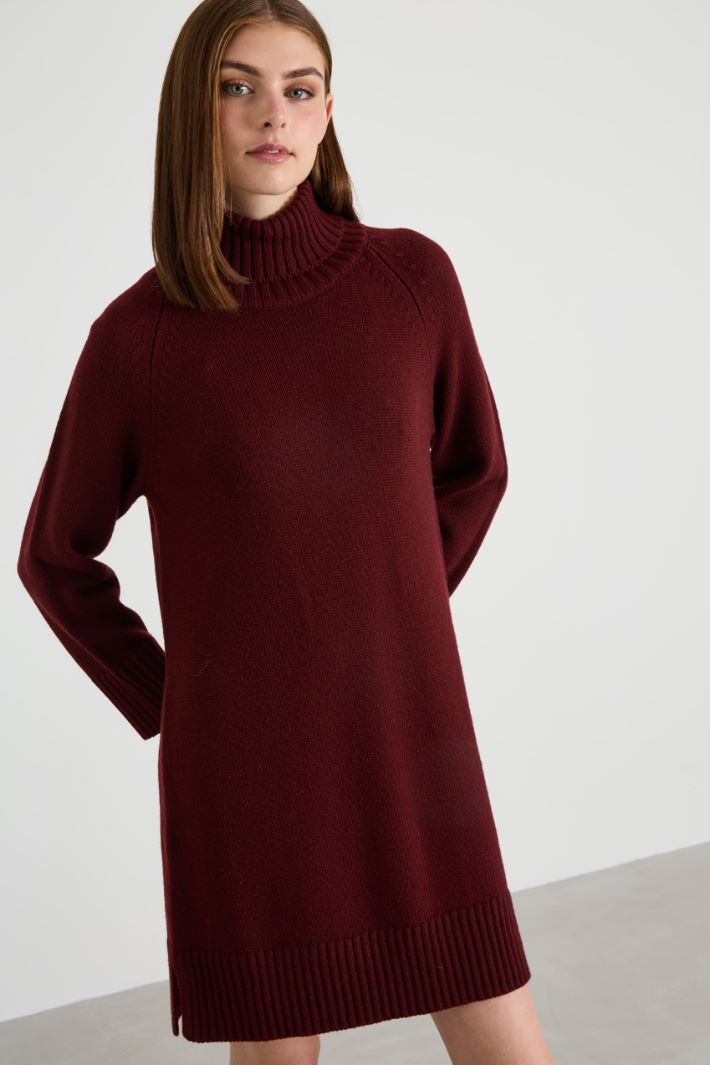 Short knitted dress Intrend - 2