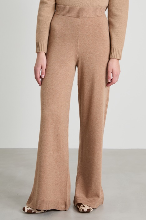 Pantaloni ampi in maglia