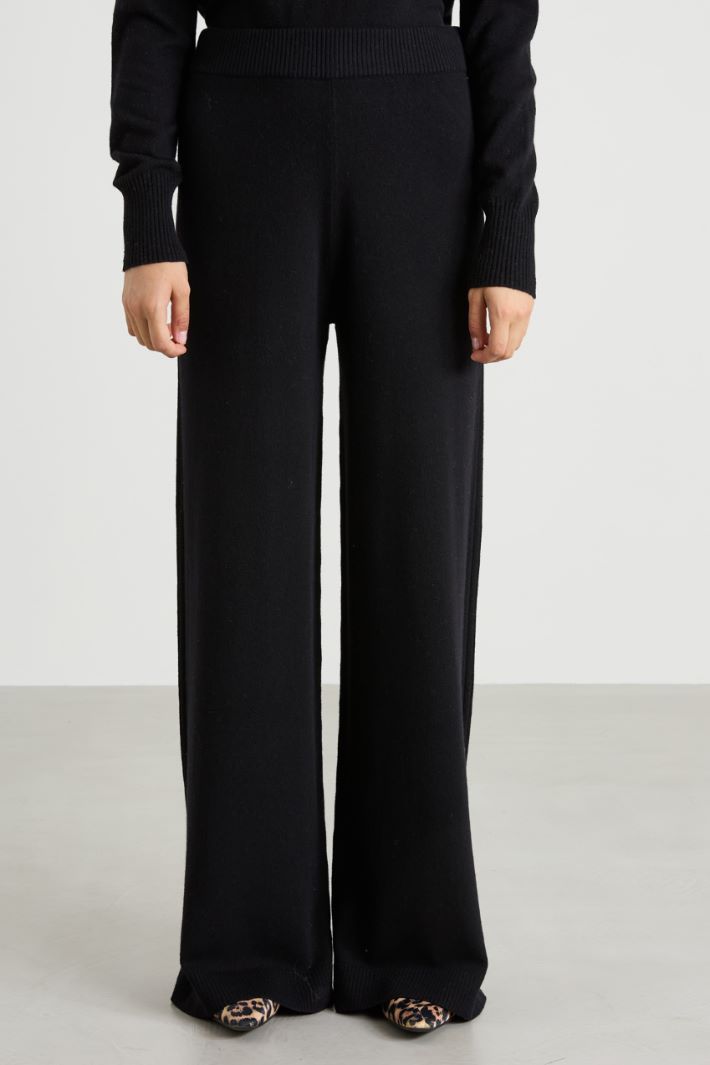 Wide-fit knit trousers Intrend - 2