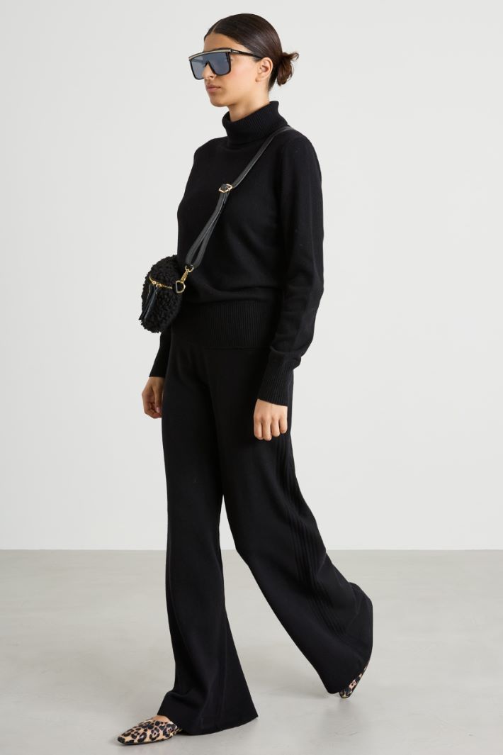 Wide-fit knit trousers Intrend