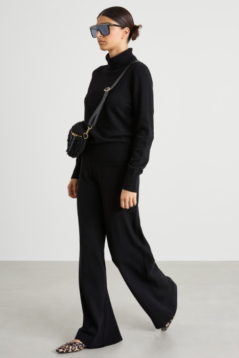Wide-fit knit trousers Intrend