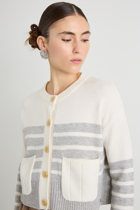 Cardigan girocollo con intarsio