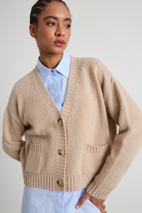 Cardigan con taschini