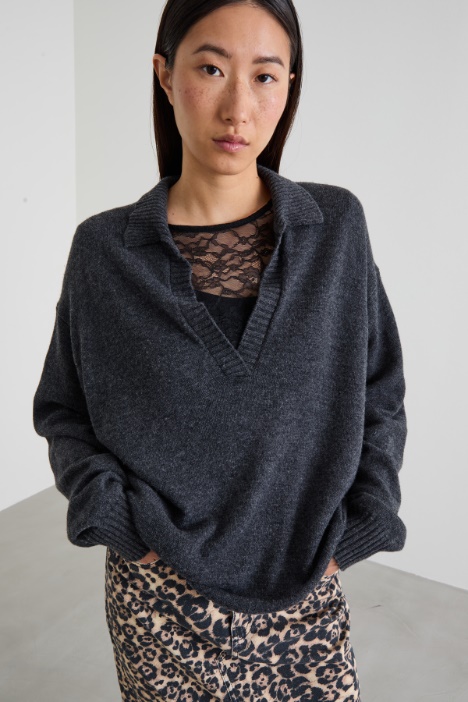 Maglia morbida stile polo