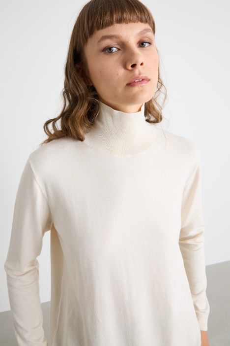 Dolcevita con profili a coste