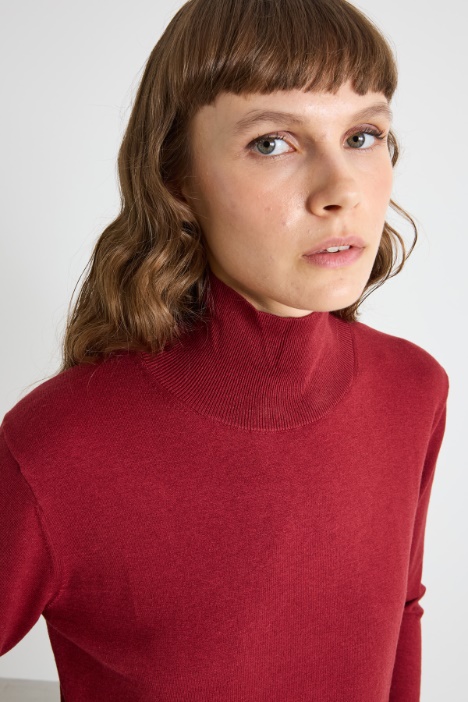 Suéter de cuello alto con ribete de canalé