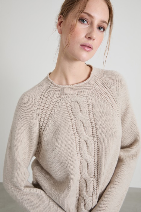 Suéter con detalle de trenza