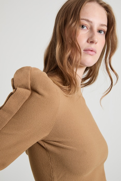 Maglia con rouches sulle maniche