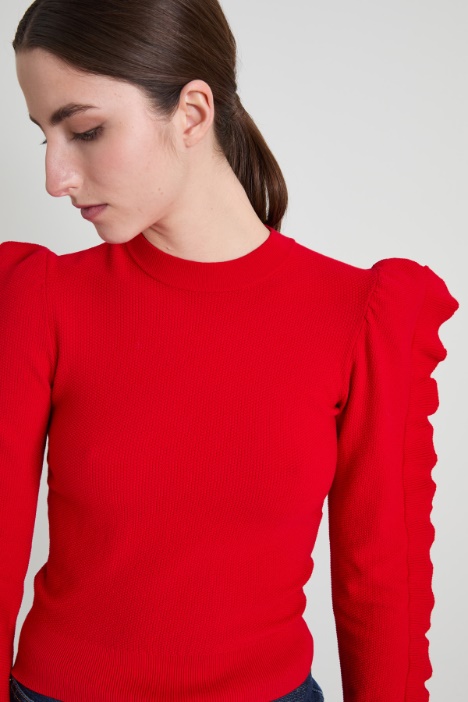 Suéter con volantes en las mangas