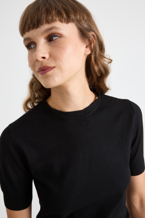 Suéter con cuello desmontable