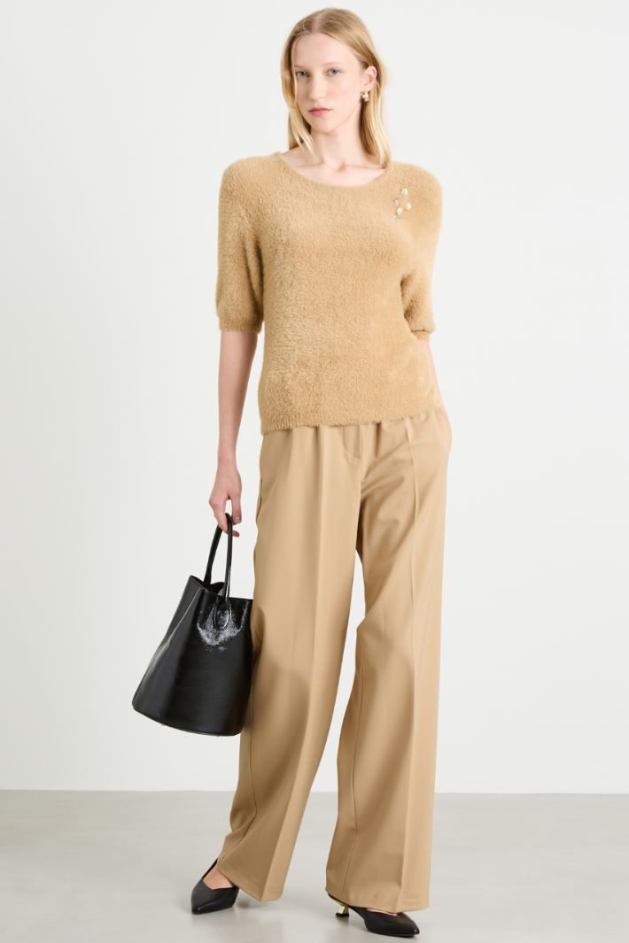 Brooch-detail slim-fit sweater Intrend - 3
