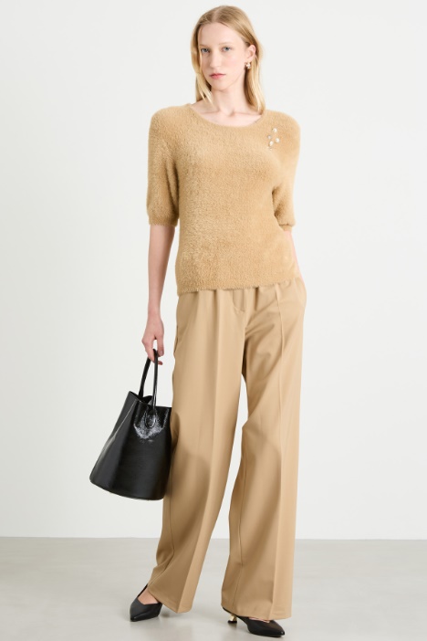 Brooch-detail slim-fit sweater Intrend