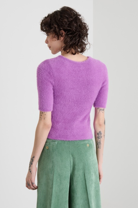 Maglia fluffy con spille