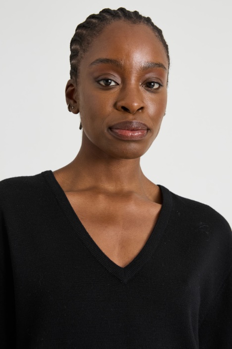 Maglia a V in lana sottile