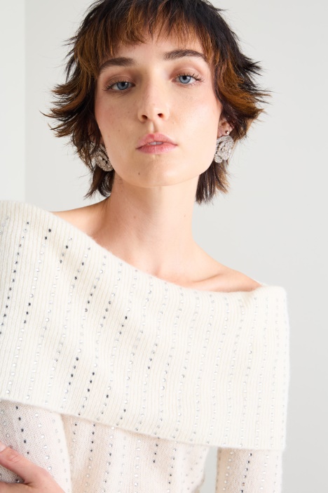 Maglia con strass e risvolto