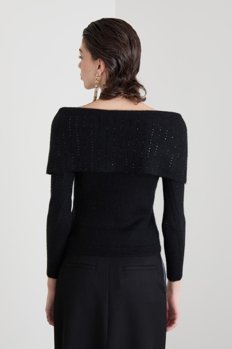 Maglia con strass e risvolto