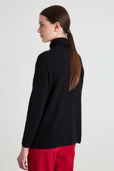 Maglia con collo a sciarpa