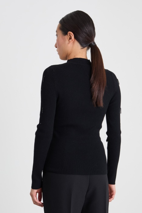 Maglia con ricami bijou