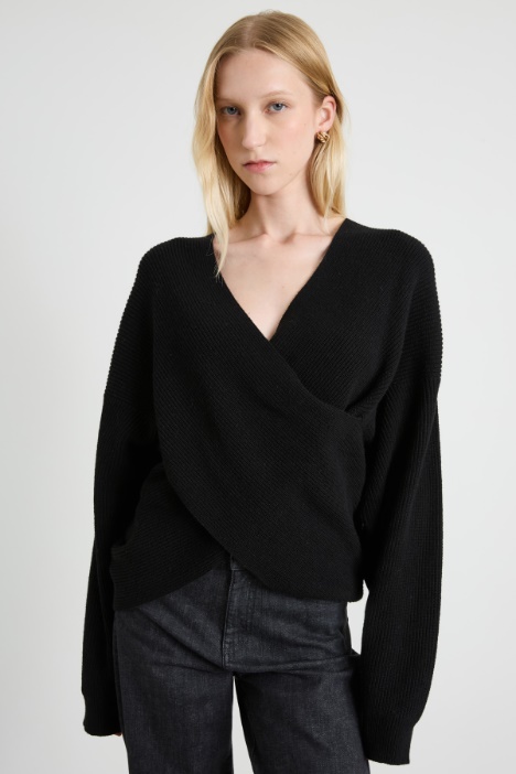 Sweater with crossover pattern Intrend