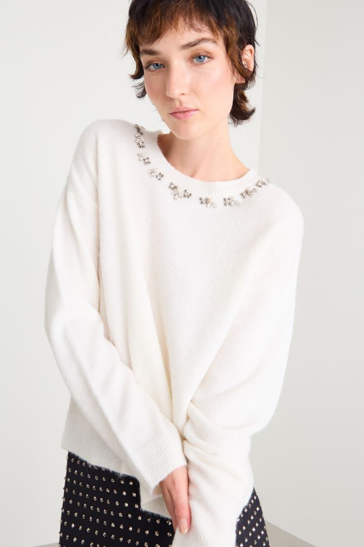 Sweater with crystals and pearls Intrend - 4