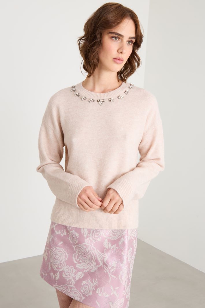 Sweater with crystals and pearls Intrend - 2