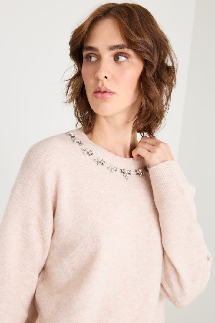 Sweater with crystals and pearls Intrend - 3