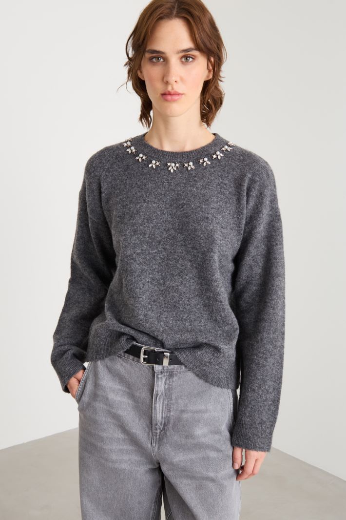Sweater with crystals and pearls Intrend - 2