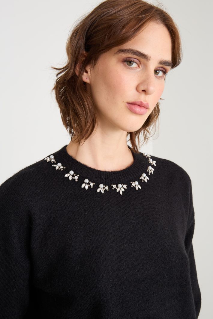 Sweater with crystals and pearls Intrend - 3