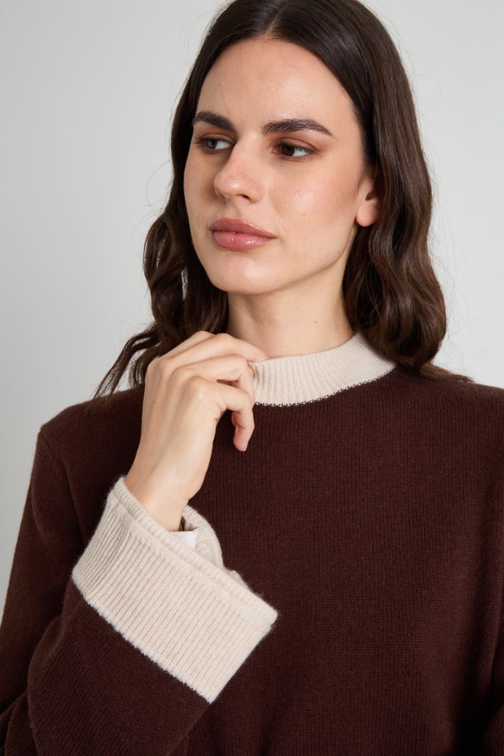 Sweater with contrasting profiles Intrend - 4