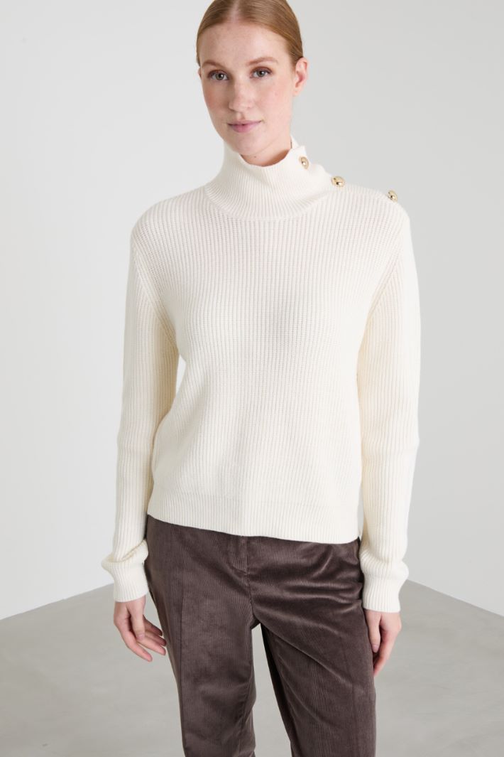 Maglia con bottoni sulla spalla Intrend