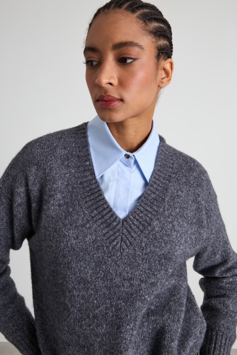 Suéter de cuello en V de alpaca y algodón