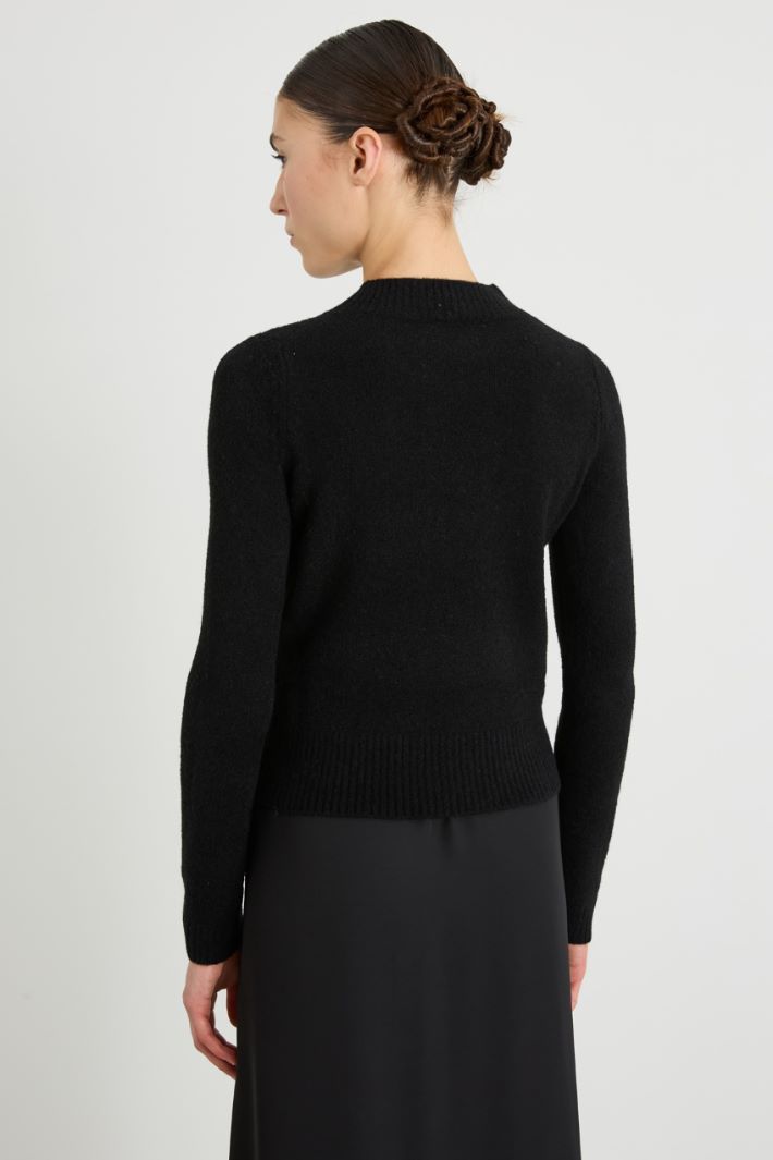 Sweater with rhinestones and pearls Intrend - 2