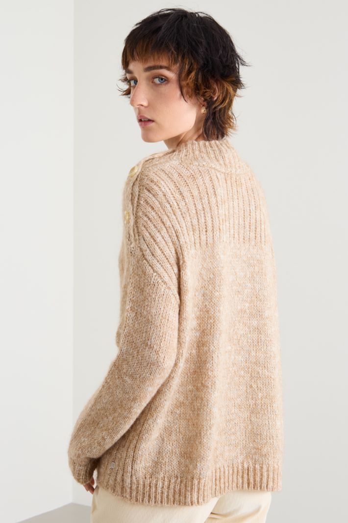 Buttoned sweater Intrend - 2