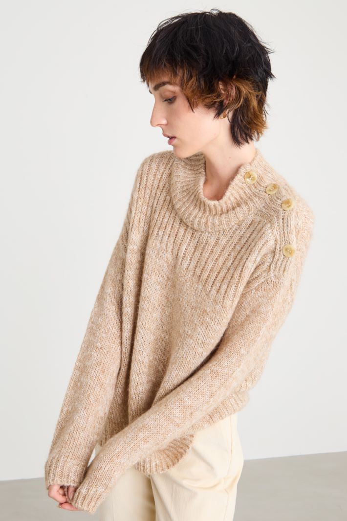 Buttoned sweater Intrend
