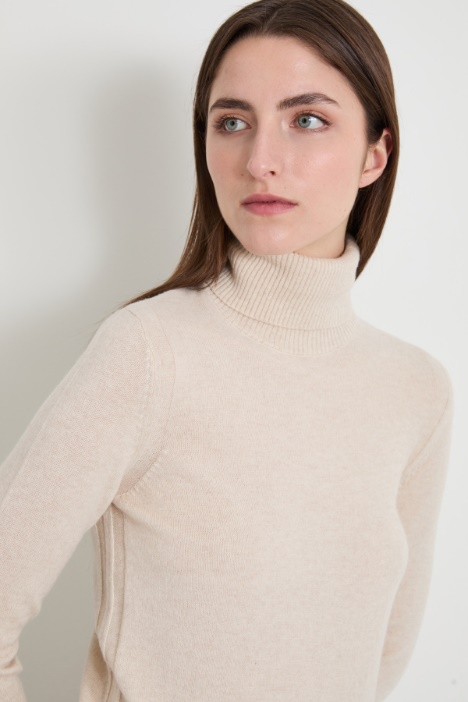 Suéter de cuello alto de lana y cachemira