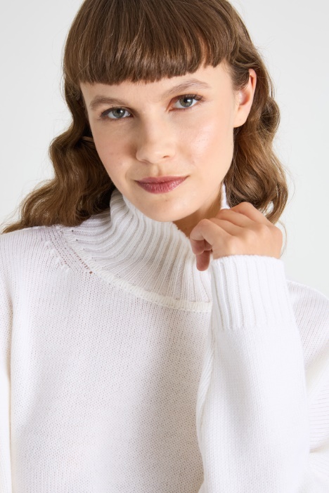 Maglia oversize con collo a cratere