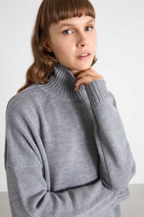 Maglia oversize con collo a cratere