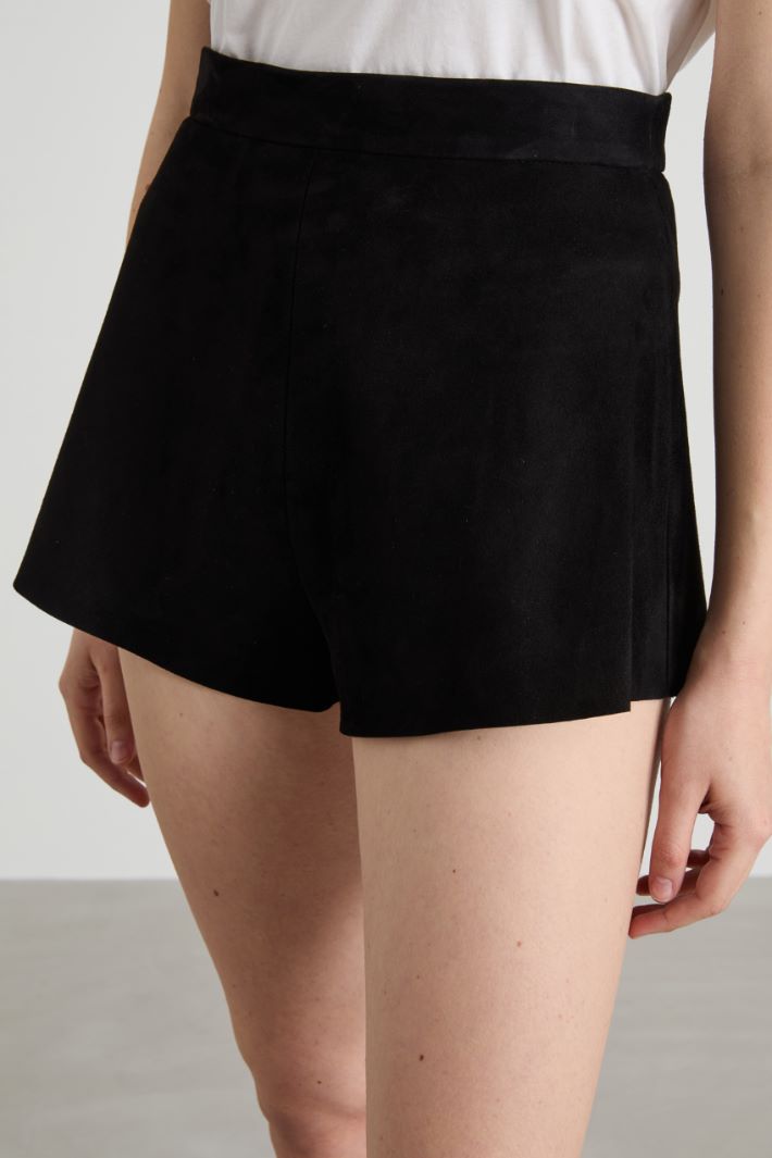 Suede effect culotte shorts Intrend - 4