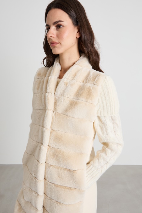 Gilet con inserti effetto peluche