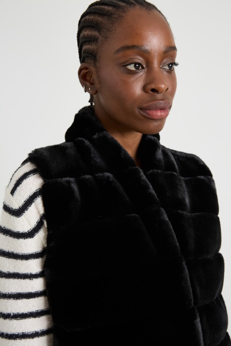 Gilet con inserti effetto peluche