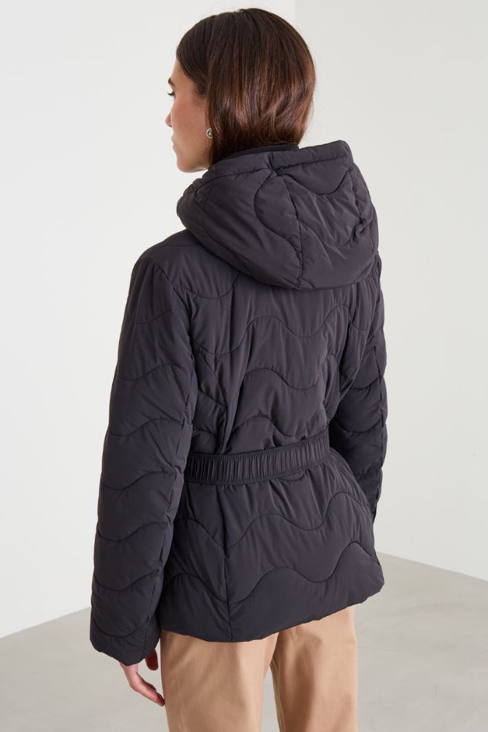 Chaqueta acolchada con cinturón