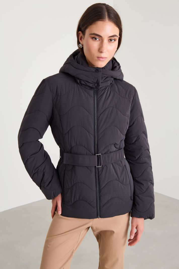 Chaqueta acolchada con cinturón