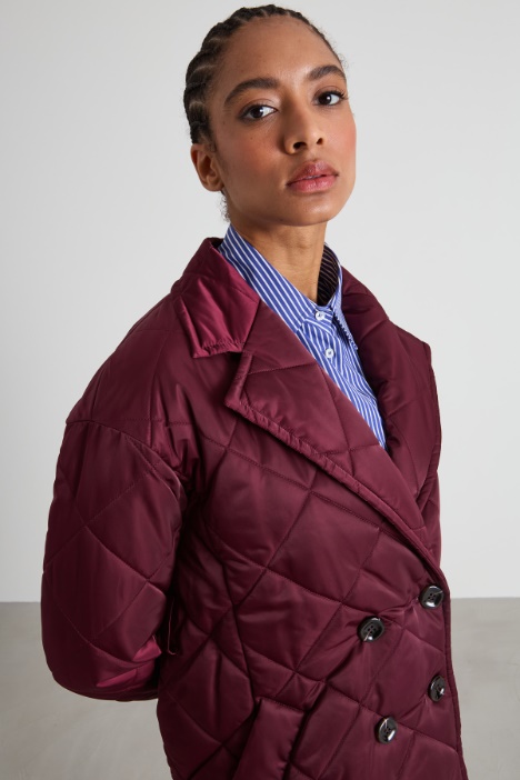 Chaqueta acolchada con capucha extraíble