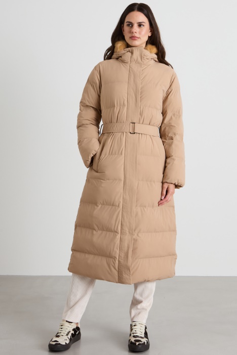 Abrigo largo y acolchado